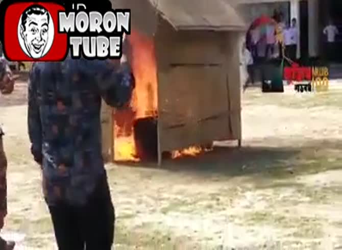 Video :Bangladesh - A fire crew's demonstration in a school (FAIL)
